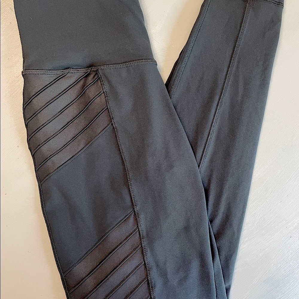Old Navy Active 7/8 Leggings - Women’s Size Small
